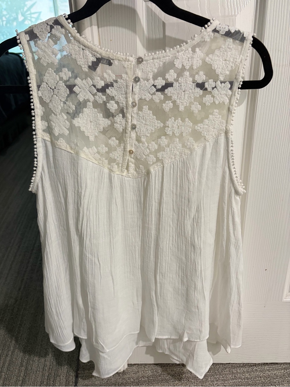 Studio- NEW WITHTAGS-Women's White Sleeveless Lace Yoke Top